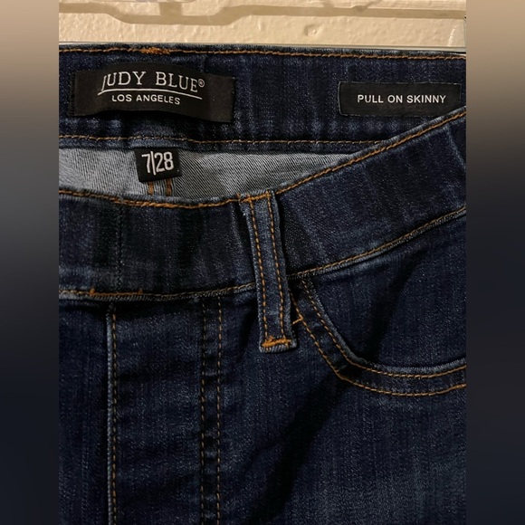 Judy Blue HIGH RISE PULL ON SKINNY - Picture 4 of 9